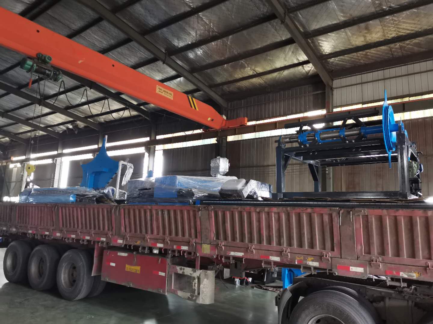 阜陽何總訂購螺旋風(fēng)管機(jī),風(fēng)管生產(chǎn)二線全套設(shè)備